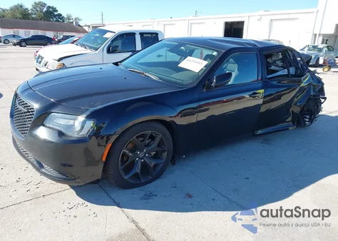 2022 Chrysler 300 Touring z USA, uszkodzony, nr VIN 2C3CCAAG2NH268349